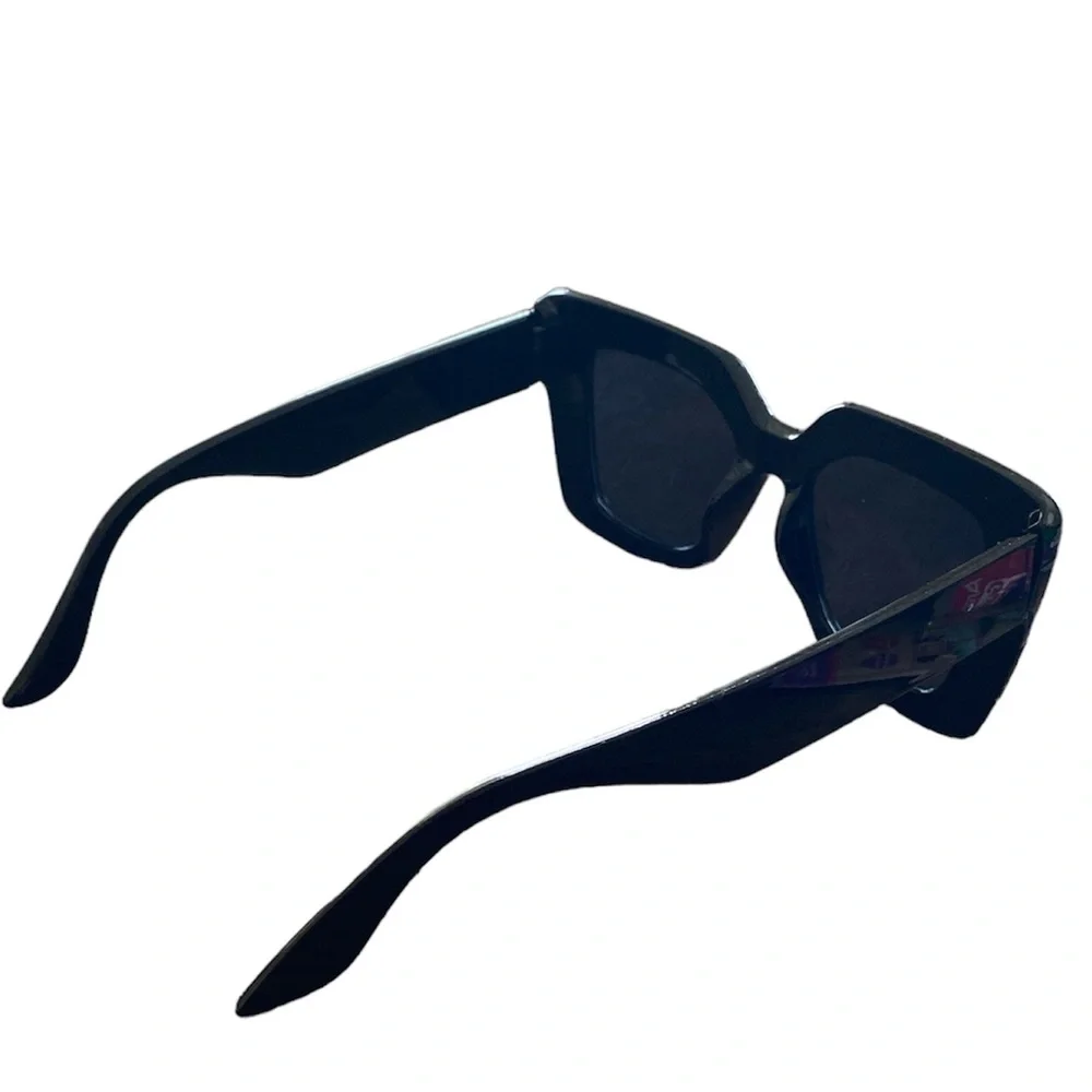 🆕NIP: Black Large Chic Sunglasses